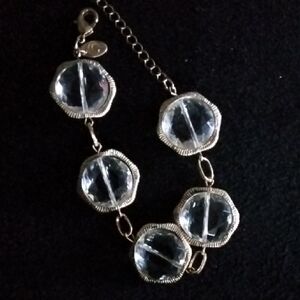 Elegant Gold and Crystal Bracelet